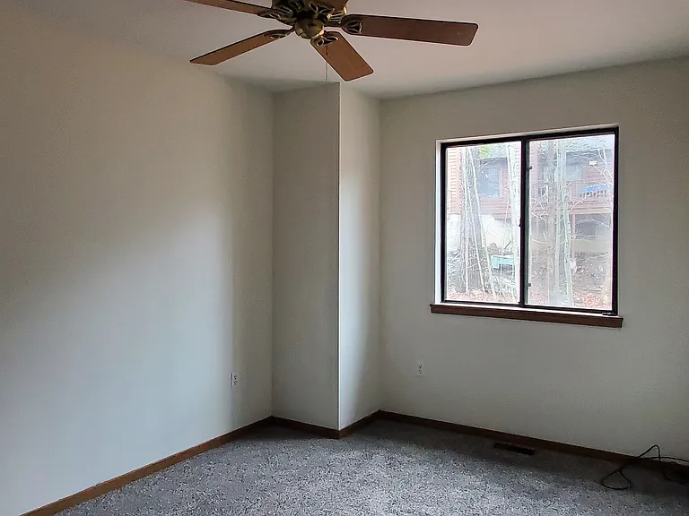 223 Sterling Ct — Photo 16