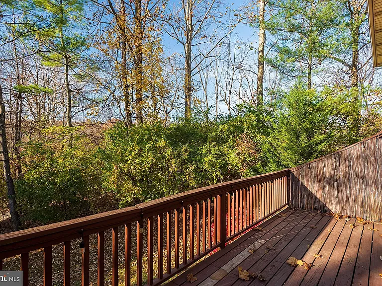 60 Iroquois Ct — Photo 11