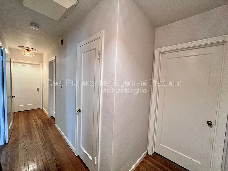 2727 E Michigan Ave — Photo 17