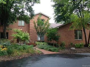 6522 Park Valley Dr, Clarkston, MI 48348