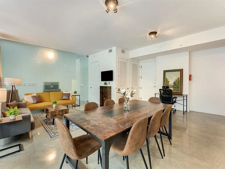 250 NW 24th St #2B — Photo 3