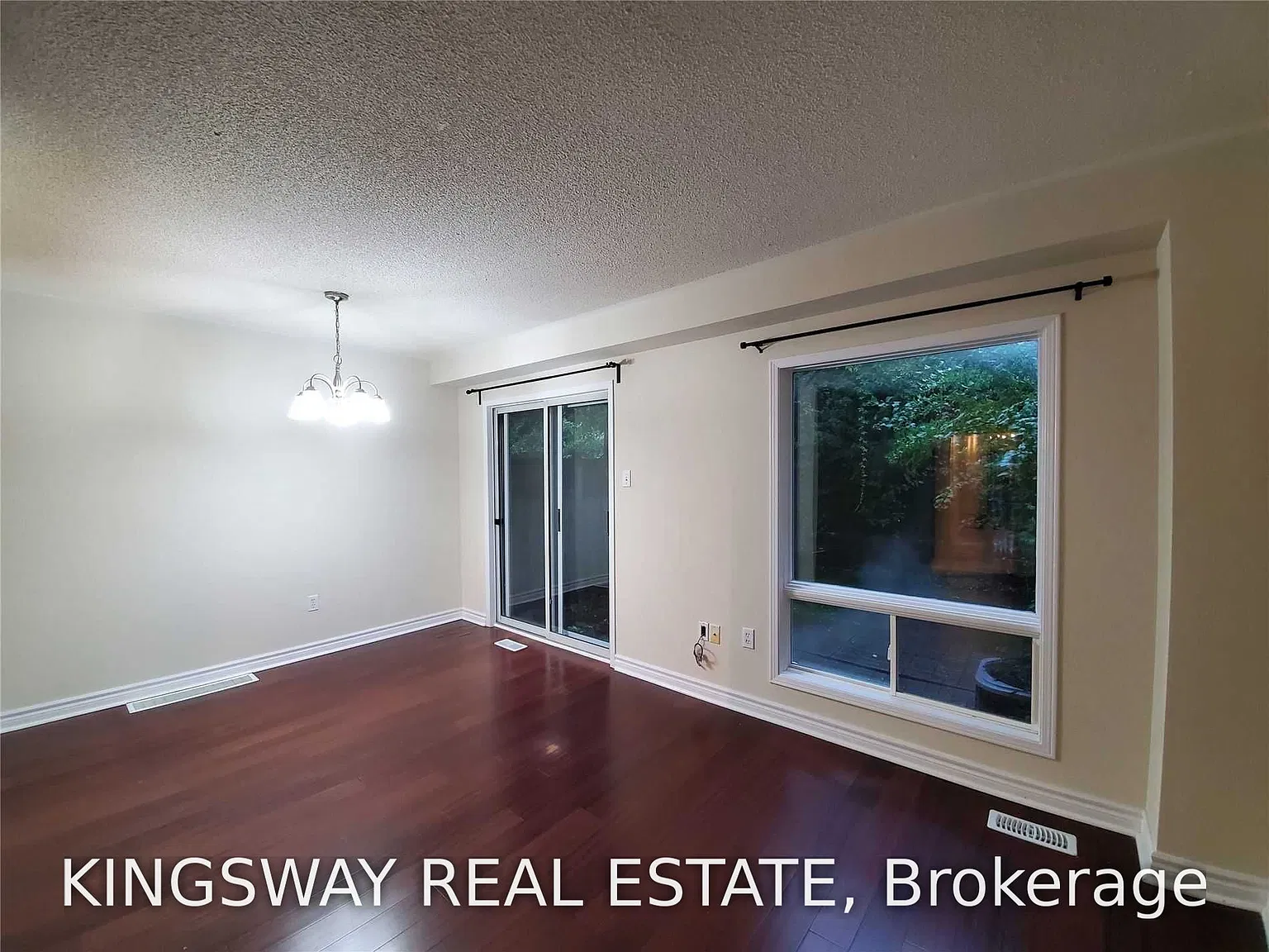 2955 Thomas St — Photo 4