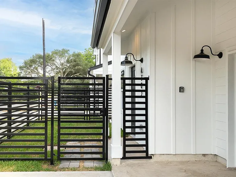 4705 Idaho St — Photo 3