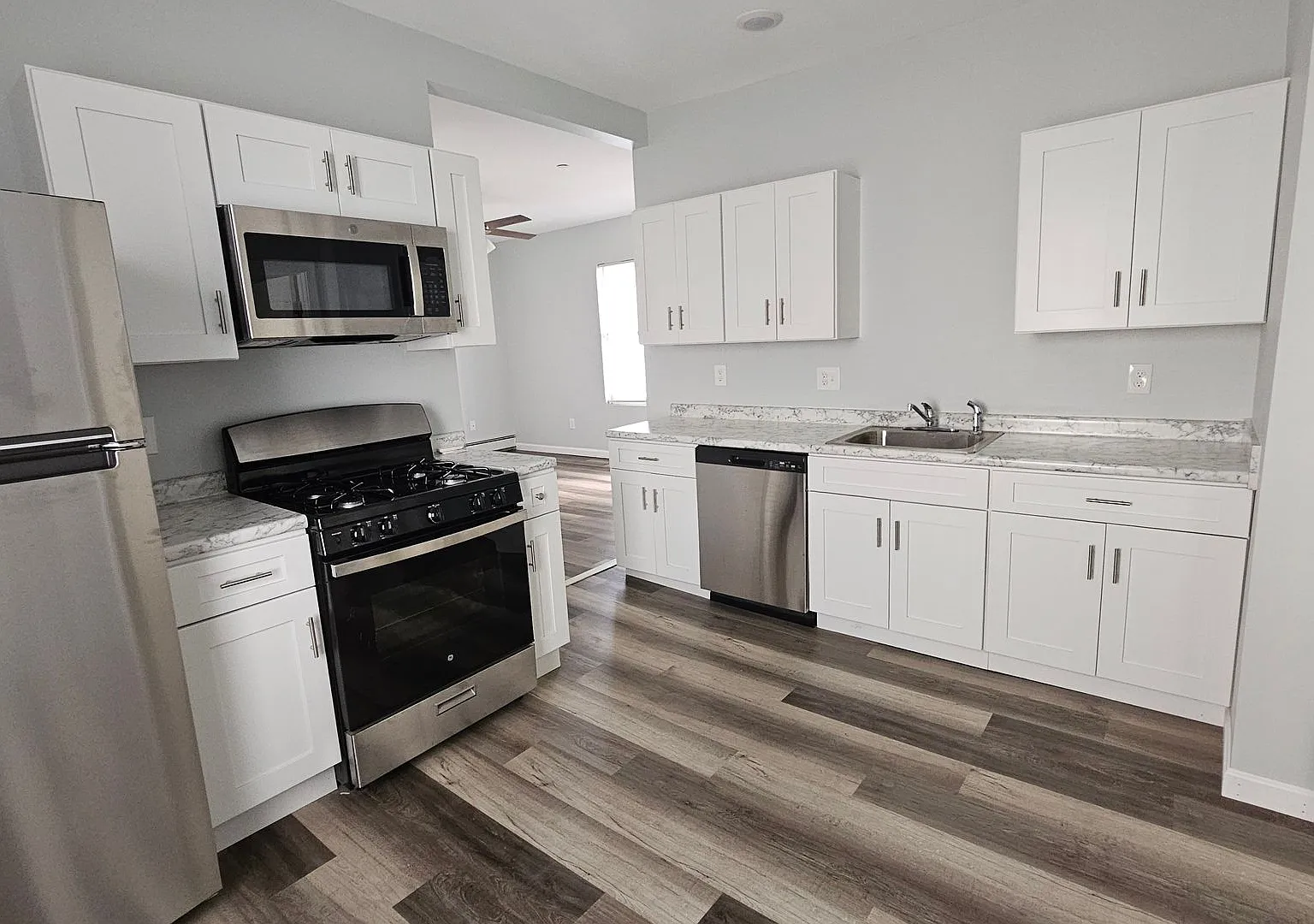 302 Cartier St — Photo 1