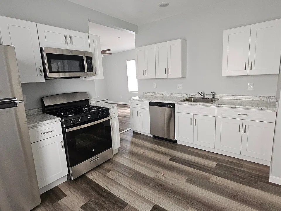 302 Cartier St