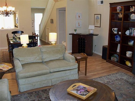 2nd image of 18 Townhouse Mnr