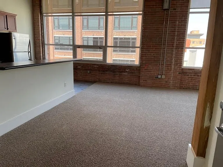 311 SW Water St — Photo 15