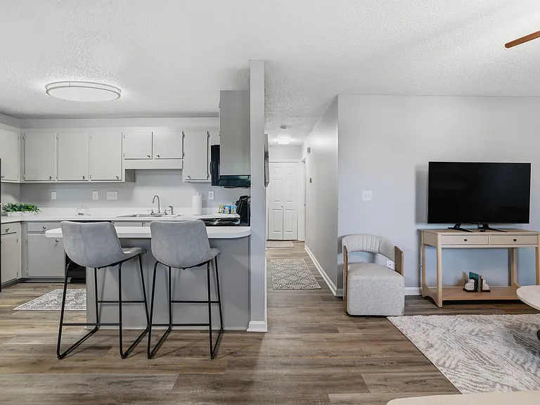 Westpointe Apartments — Photo 1
