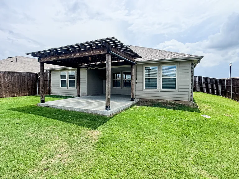 801 Meadow Creek Ln — Photo 26