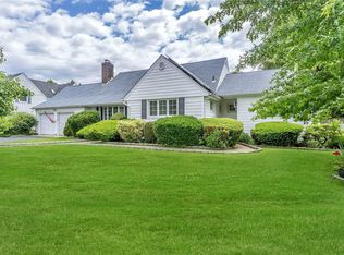 20 Cedar Shore Dr, Massapequa, NY 11758