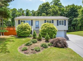 6 Daniel Ct, Ronkonkoma, NY 11779