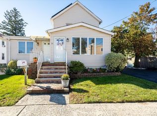 232 W Valley Stream Blvd, Valley Stream, NY 11580