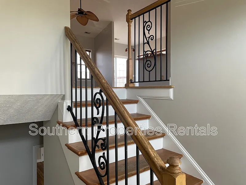 4 bed, 3.0 bath, 2415 sqft, $2,300 — Photo 4