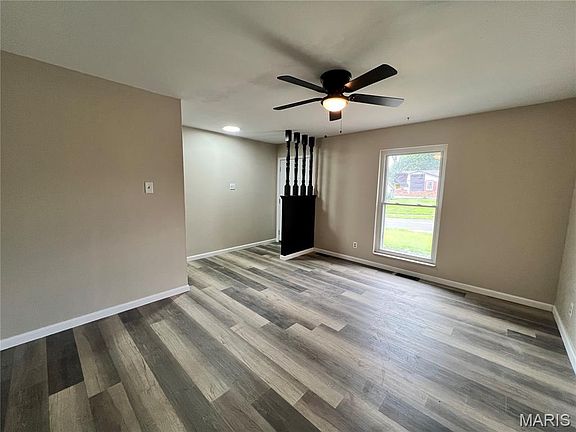 3rd image of 3270 Kingsley Dr