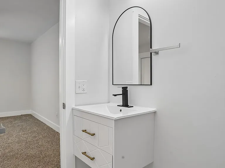 Chateau Apartments - Newly Renovated 1, 2 & 3-Bedrooms at 24th & Hillsboro Village — Photo 36