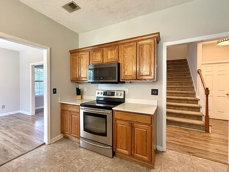 102 Adthan Cir — Photo 12