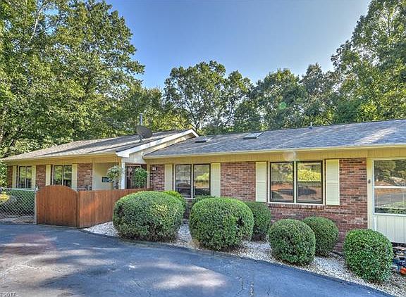 2nd image of 437 Deerhaven Ln