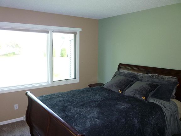 3rd image of 1049 Fairfield Dr #49