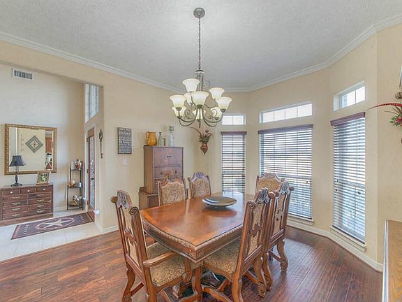 5th image of 4910 Majestic Dr