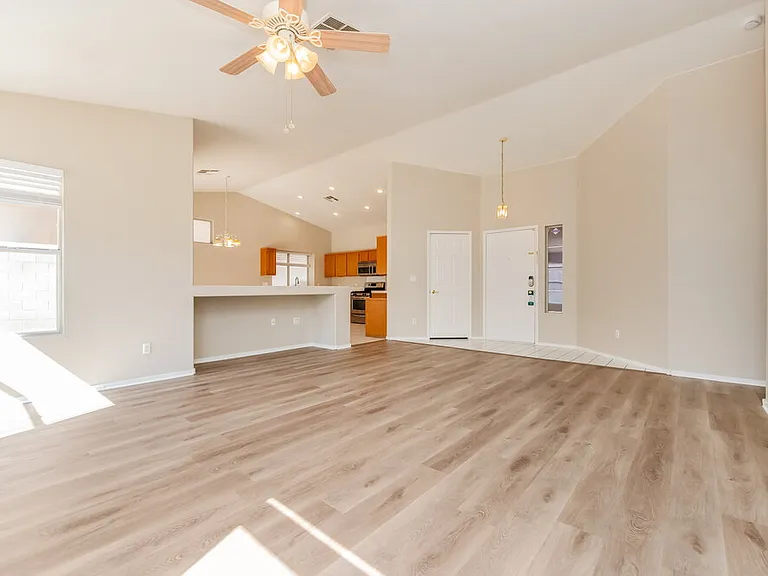 607 Park Landing Ct — Photo 4