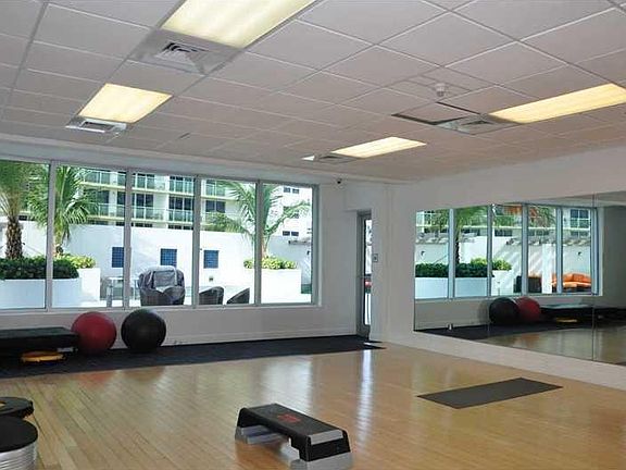 5th image of 1750 N Bayshore Dr