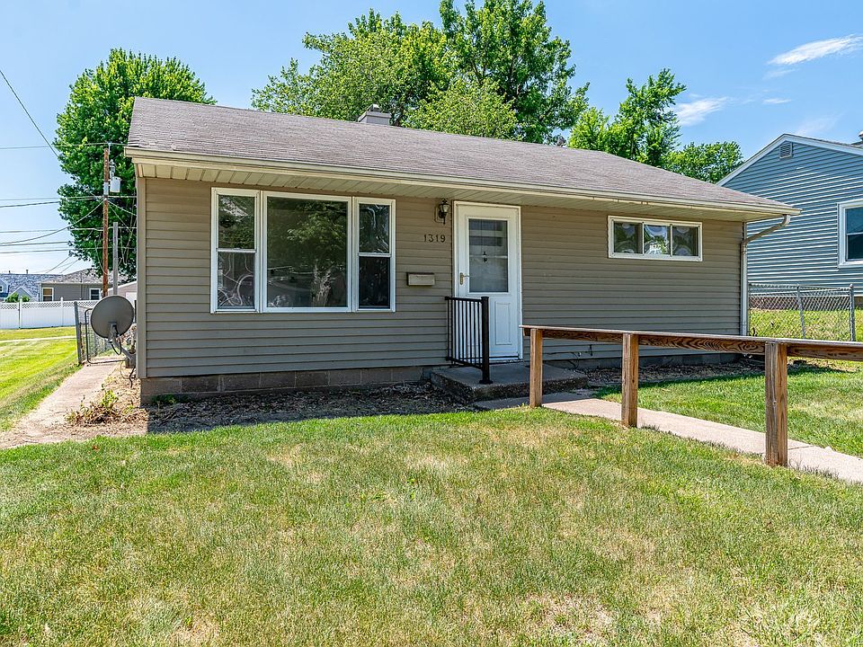 1st image of 1319 W 38th Pl