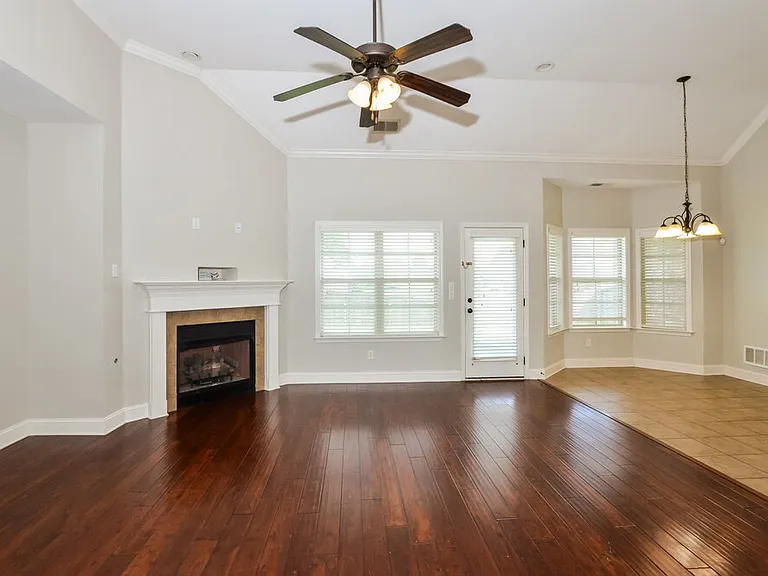2647 Champion Hills Dr — Photo 6