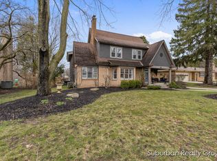 2445 Oakwood Dr SE, East Grand Rapids, MI