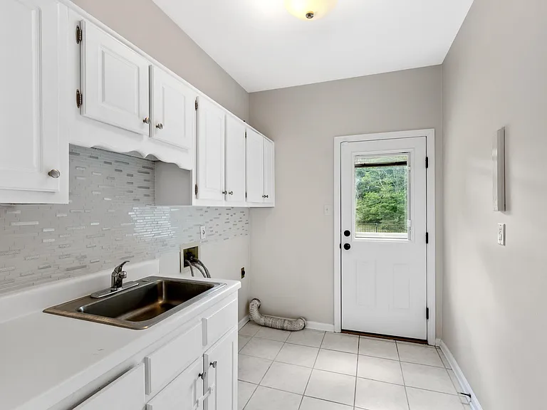 895 Joe Dr — Photo 33