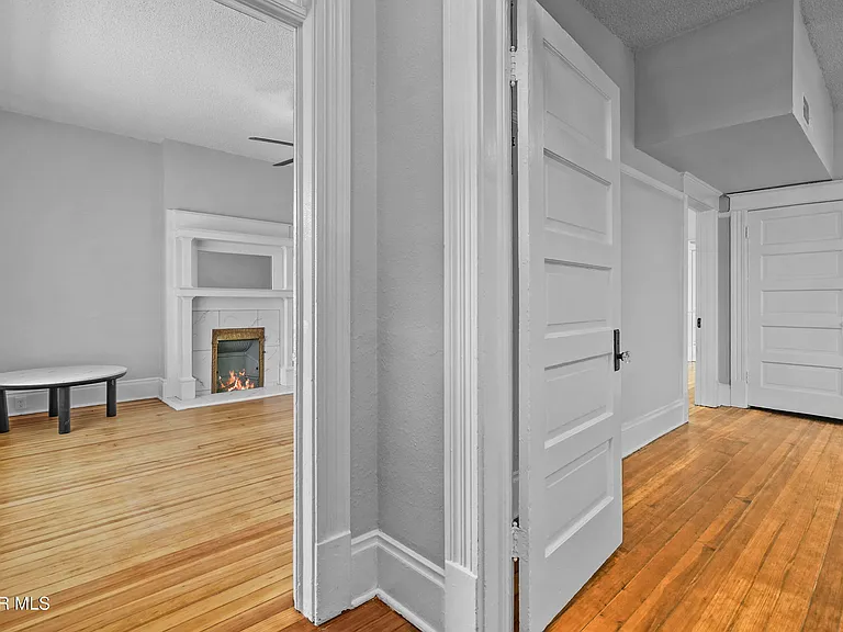 305 E River Ave — Photo 39