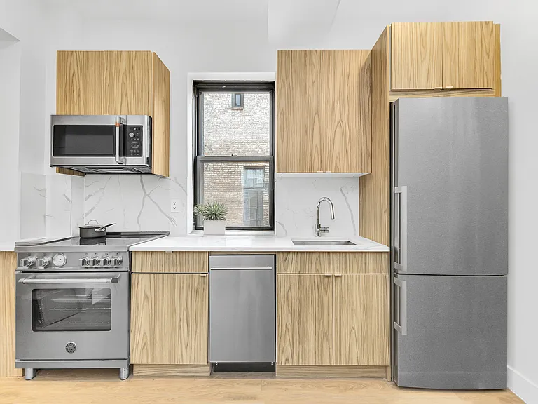 138 E 38th St #12A — Photo 3