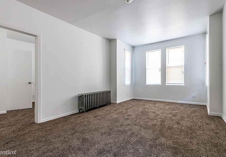 500 S Laramie Ave Apartments Chicago Living Room_02