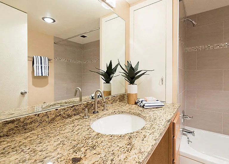Latitude 40 — Photo 18