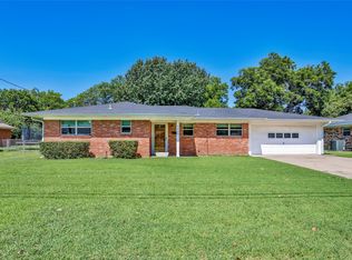 1105 Elmwood St, Gainesville, TX 76240