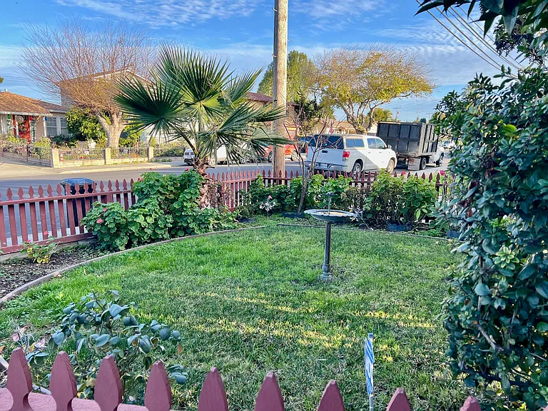 2212 Francis Ave — Photo 35