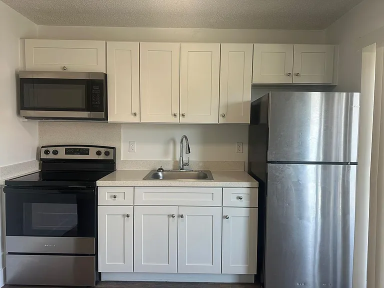 529 SW 4th St — Photo 14