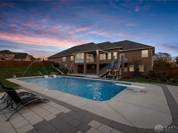 1800 Ash Meadow Ct, Xenia, OH 45385