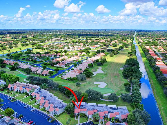 4th image of 5631 Fairway Park Drive #201