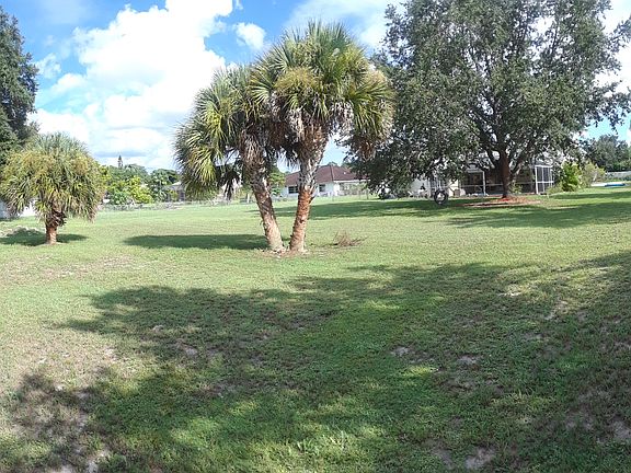 5th image of 801 Dartmoor Cir