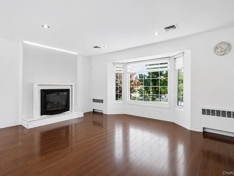 38 Birchwood Park Dr — Photo 3