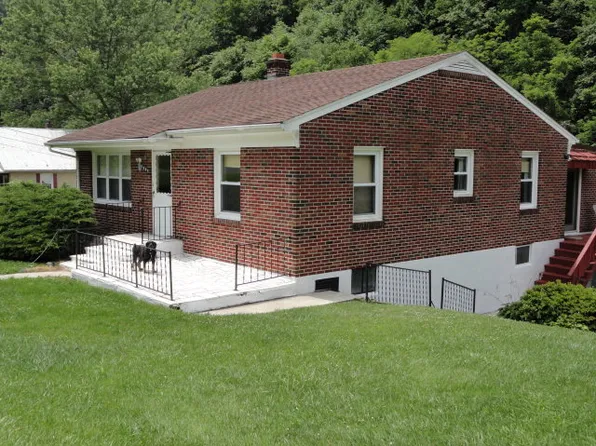 1004 Matson Dr, Marion, VA 24354