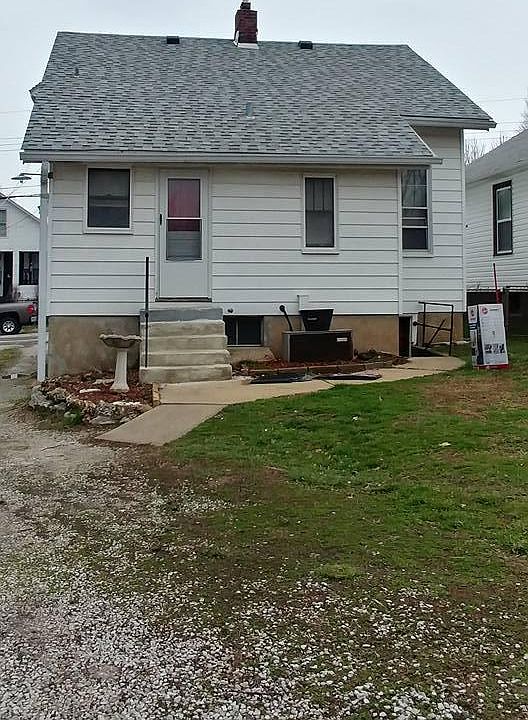 1st image of 146 W Loretta Ave