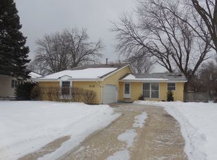 318 Iowa Ct, Carol Stream, IL 60188