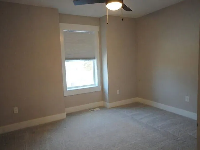 1208 S Linn St — Photo 17