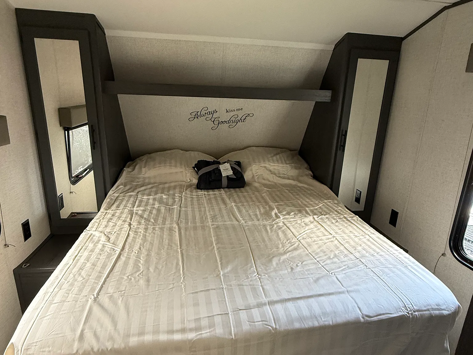 2 bed, 400 sqft, $1,300 — Photo 4