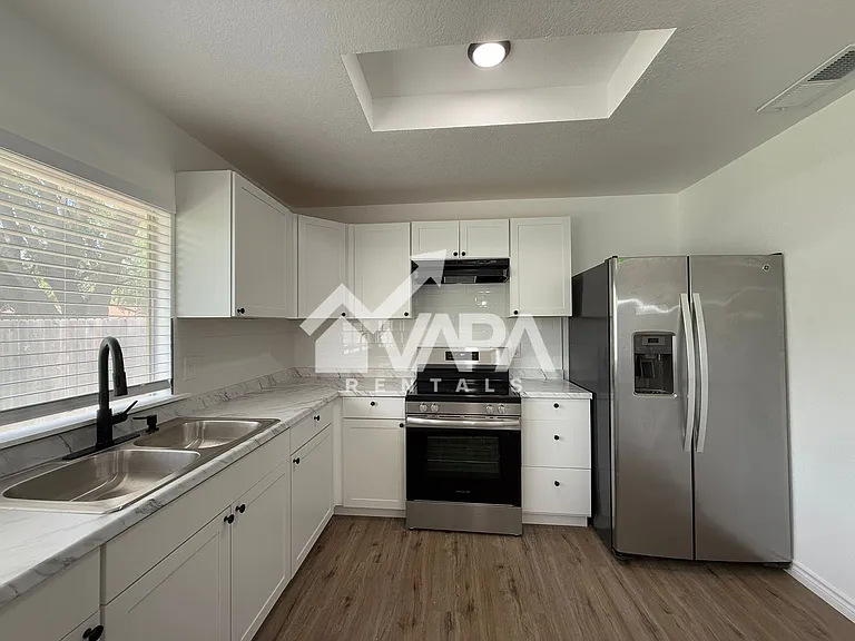 9702 Hidden Ledge — Photo 4