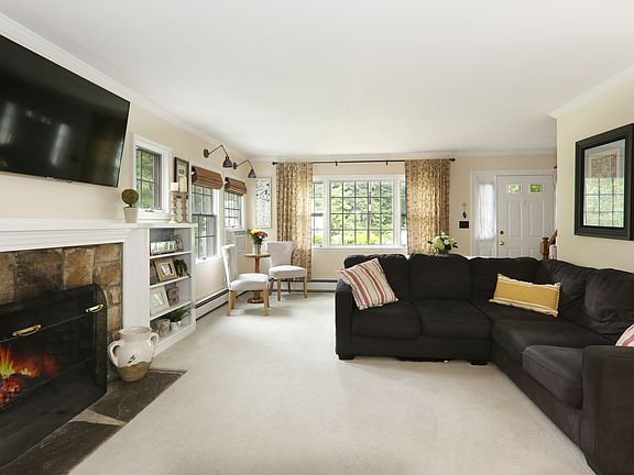 26 Laurelton Rd-31 .jpg