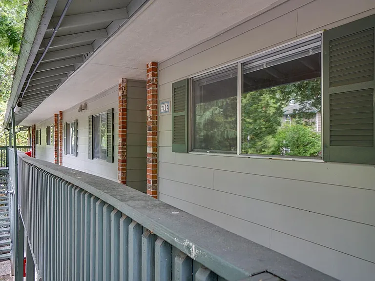 Charwin Court Apartments — Photo 64