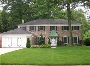 26059 Tallwood Dr, North Olmsted, OH