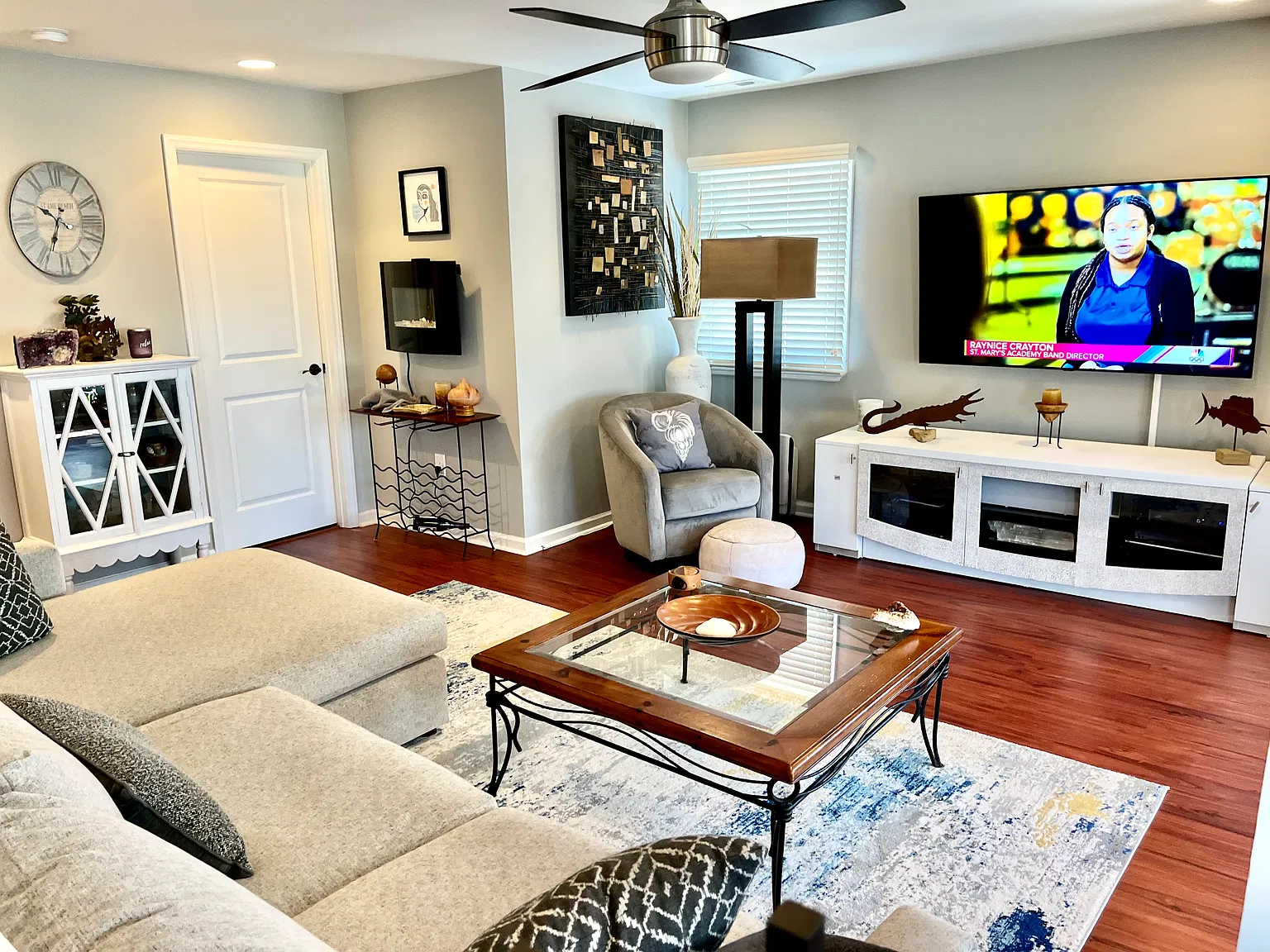 3 bed, 1200 sqft, $2,300 — Photo 2